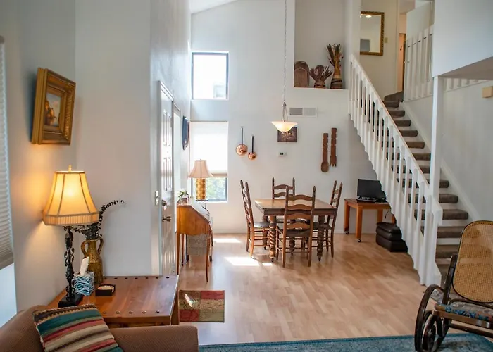 Holiday home Spring Meadows Marvelous & Bright Town - Close To Foxglenn Park And Country Club! *