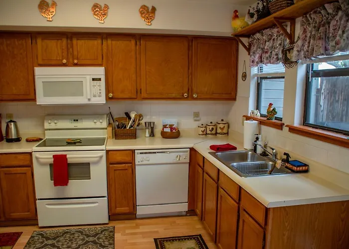 Holiday home Spring Meadows Marvelous & Bright Town - Close To Foxglenn Park And Country Club!
