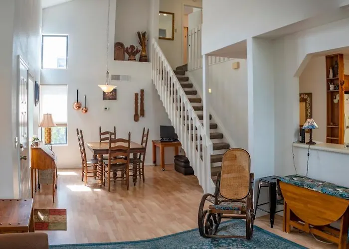 Spring Meadows Marvelous & Bright Town - Close To Foxglenn Park And Country Club! *