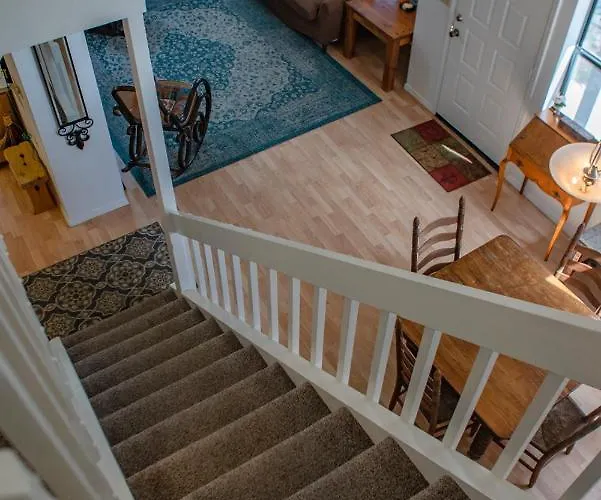 Spring Meadows Marvelous & Bright Town - Close To Foxglenn Park And Country Club! *