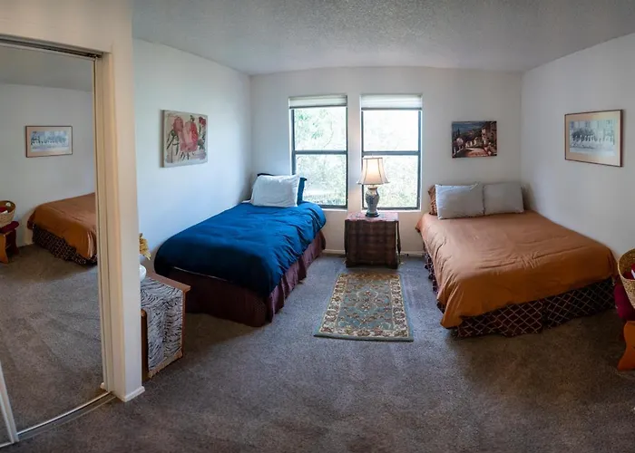 Spring Meadows Marvelous & Bright Town - Close To Foxglenn Park And Country Club!